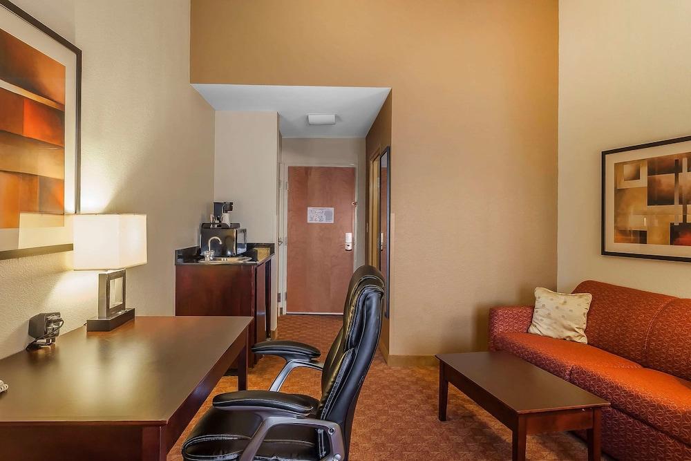 Comfort Suites Suffolk - Chesapeake Екстер'єр фото