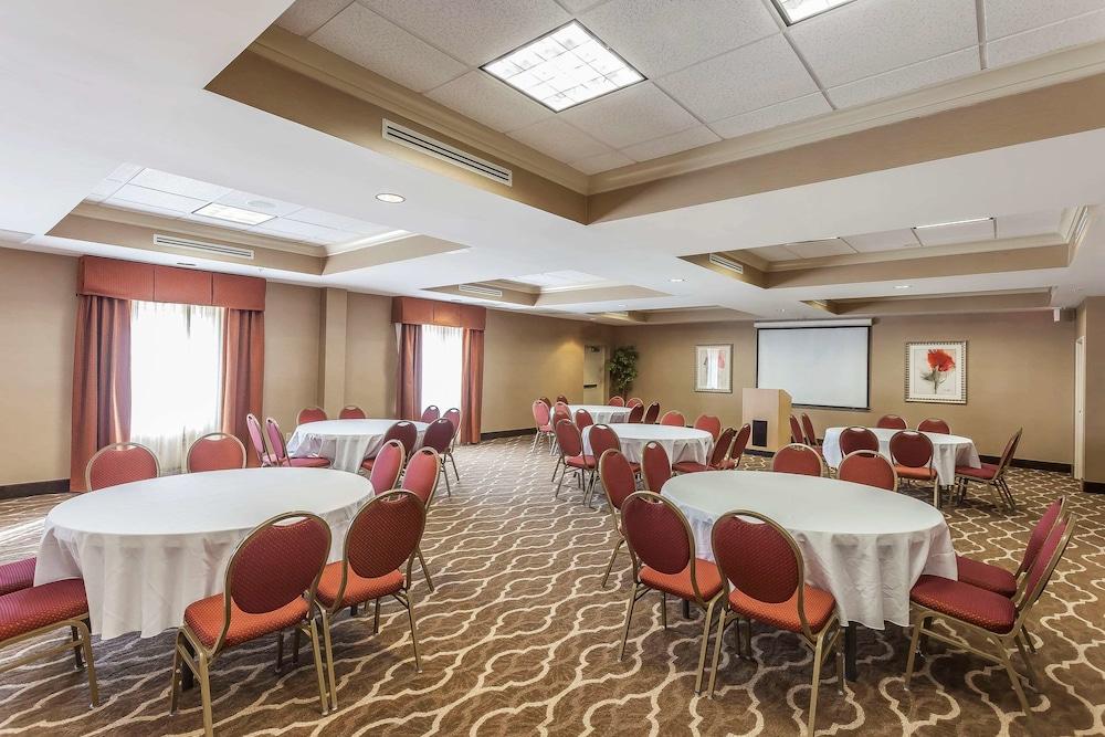 Comfort Suites Suffolk - Chesapeake Екстер'єр фото