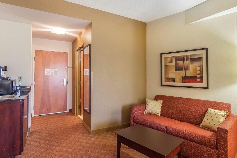 Comfort Suites Suffolk - Chesapeake Екстер'єр фото